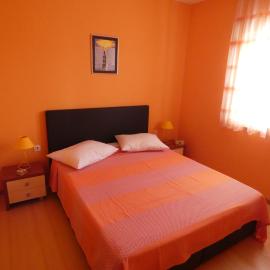 Apartmani Sarić Rogoznica, hotel u gradu Zečevo