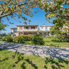 Apartment with Terrace in Filipana