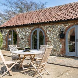 The Old Stables, Hotel in Docking