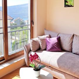 Lila apartmani, hotel in Baošići