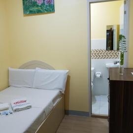B&S Orchids suites hotel, hotell i Dipolog