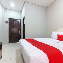 RedDoorz near Solo Balapan Station 2
