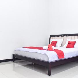 RedDoorz near Sultan Hasanuddin Airport 2 Makassar