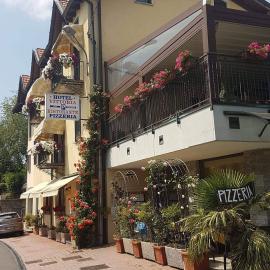 Hotel Ristorante Vittoria, hotel u gradu 'San Fedele Intelvi'
