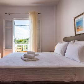 Iliopoulou Studios, hotelli kohteessa Pollonia