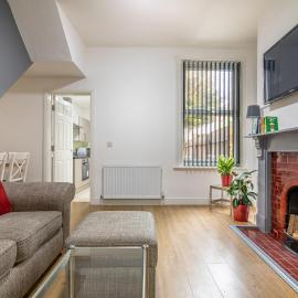 1 Bed Apt near Hospital and Stadium Free Parking Suit Work or Leisure