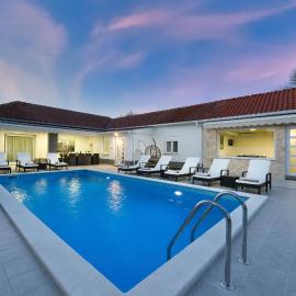 Villa Mare - with HEATED POOL