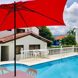 Casa Hacienda La Estancia piscina privada، فندق في ميلغار