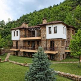 Archontiko Emmanouilidi Suites، فندق في كاتو لوتراكي