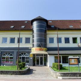 Hotel Rubín, ξενοδοχείο σε Svidnik