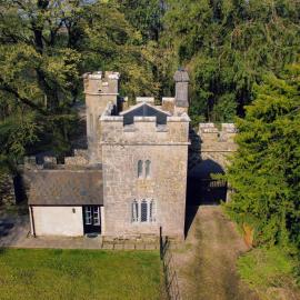 Anne's Grove Miniature Castle, hotel em Castletownroche
