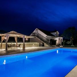 Villa Jozini dvori，Krstatice的飯店