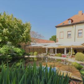Winzergarten Hotel-Restaurant, hotel v mestu Großkarlbach