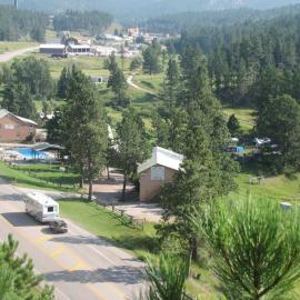 Black Hills Cabins at Quail's Crossing، فندق في هيل سيتي