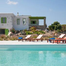 Villa Aeolos with 2 private pools, Hotel in Sarakíniko