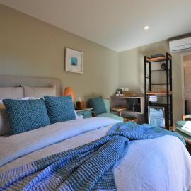 BeachBox Boutique Accommodation, hotel in Coopers Beach