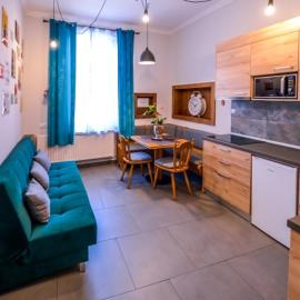 ATRIUM 24 Studio