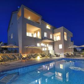 Deluxe Villa No.10 - Rooms & Apartments, hotell sihtkohas Mandre