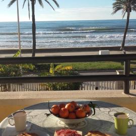 Apartamento Primera Linea de Mar, Cunit, hotel i Cunit