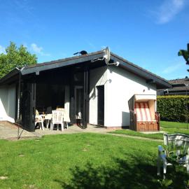 H5 Haus Schwalbennest Kaminofen WLAN, hotel a Butjadingen