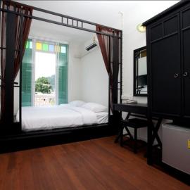 99 Oldtown Boutique Guesthouse SHA EXTRA PLUS, hotel u gradu Puket