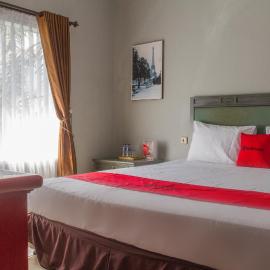 RedDoorz Plus @ Otista Garut, hotel in Garut