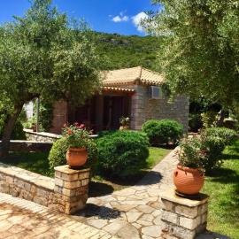 Mouses Apartments-Kardamyli, hotel a Kardhamili
