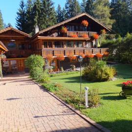 Au Petit Gîte Les Paccots, hotel v destinácii Châtel-Saint-Denis