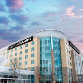 Hotel Mortagne: Boucherville şehrinde bir otel