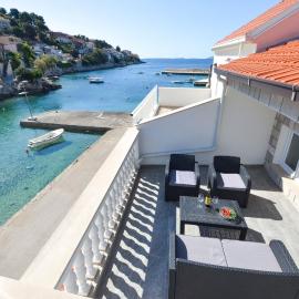 House Riva, hotel a Zavalatica