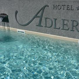 Hotel Adler, ξενοδοχείο στο Αλάσιο