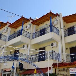 KOTSIFAS ROOMS، فندق في تيروز