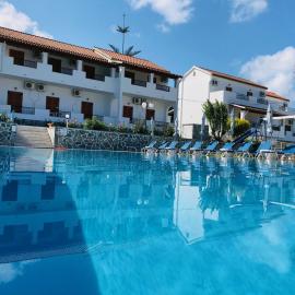 Tria Adelphia, hotel sa Arillas