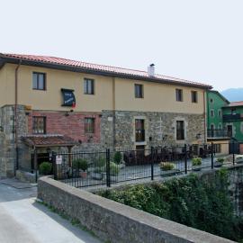 Posada Restaurante Casa Juanchu, hotel u gradu Adino