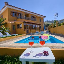 Casa Mami Yaya، فندق في Firgas