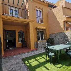 Casa adosada con jardín, hótel í Tarifa