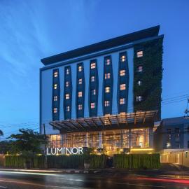 Luminor Hotel Airport Sidoarjo By WH , Best Choice and Strategic Location with a Rooftop area in Town, hótel í Sidoarjo