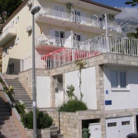 Apartments Šarić, hotel in Baška Voda