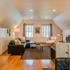 The Carriage House Loft, hotel in Kingston