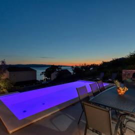 Villa NiMa, hotel in Brela