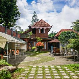 Bantal Guling Villa โรงแรมในเล็มบัง