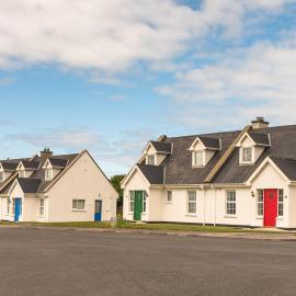 Ballybunion Holiday Cottages No 7 by Trident Holiday Homes, Hotel in Ballybunion