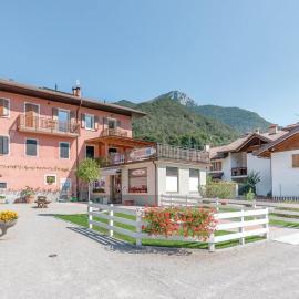 Ledro Lake Suite "Pur", Hotel in Mezzolago