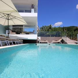 New apartment with swimming pool near the beach, hotel u Ičićima
