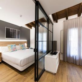 Antique Pamplona Tres Reyes Apartments, hotel u gradu Pamplona