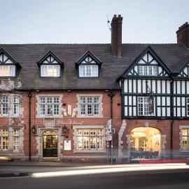 The Wheatsheaf Hotel, Sandbach、サンドバックのホテル