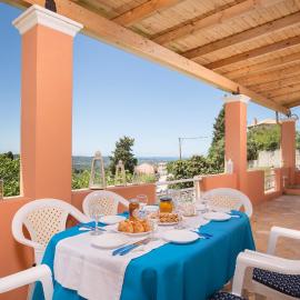 Sofia's & Amalia's House Corfu、Valaneíonのホテル