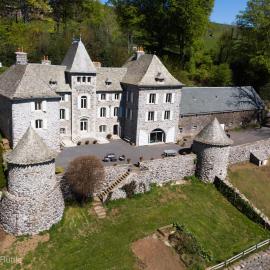 Château du Puech en Aubrac, hotel in Curières