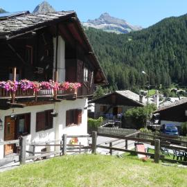 Le Vieux Rascard Chambres d'Hotes, hotel u gradu Šampolik