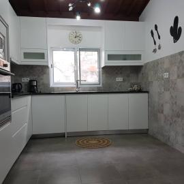 Join our relaxed house near the beach - Mosteiros, hotel in Mosteiros